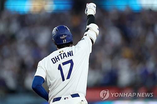 '오타니 홈런 1개-2루타 2개 폭발' LAD, 셔저 강판후 TOR에 4-4 동점 [WS3]