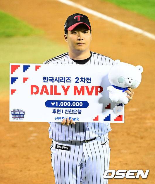 파울 홈런→펜스 맞는 2루타→기어코 투런 홈런, ‘4안타 5타점’ LG 최초 대기록 4번타자, 대폭발하다