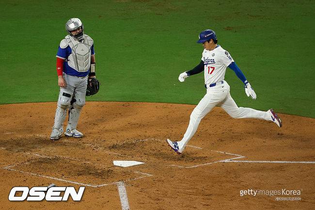 '미쳤다' 오타니, 2루타→홈런→2루타→동점포…토론토 팬들 보고 있지? [WS3]