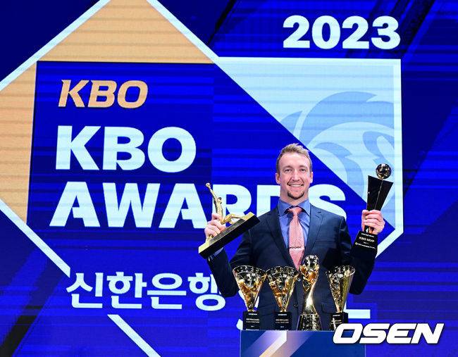'담증세' LG 치리노스, 2023년 MVP 에릭 페디처럼 회복하며 승리 기여할까