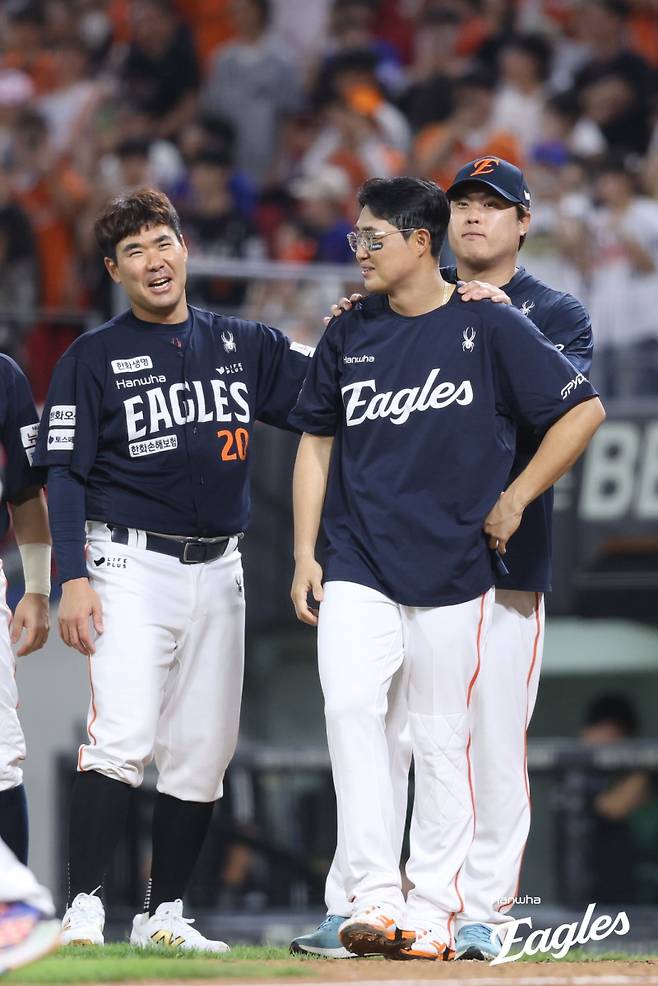 한화 분위기가 가라앉았다고? '더그아웃 리더' 이재원이 있다 [KS 피플]