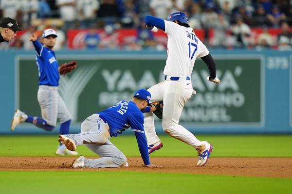 “차라리 거르고 말지” 2루타-홈런-2루타-홈런, 그리고 고의사구 4개...오타니, PS 최초 기록 [WS3]