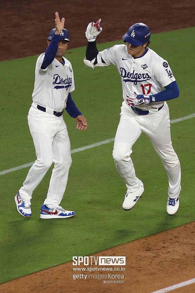 '오타니 9출루+프리먼 끝내기+야마모토 불펜 대기' 연장 18회 승부, 다저스 6-5 승리…시리즈 2승 1패 우위