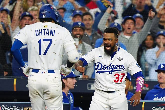 '피가 말랐다, 어떻게 또 이런 승부가' 오타니 기적의 9출루-프리먼 연장 18회 끝내기포...다저스, WS 3차전 천금 승리