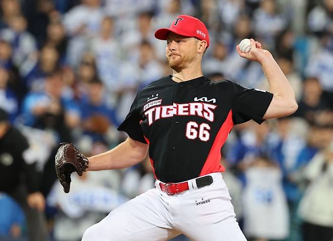 전 KIA 라우어, WS 연장 12회 등판→4⅔이닝 무실점 역투...팀은 18회 끝내기 패