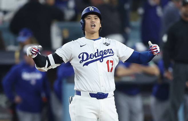 오타니 “가능한 빨리 자고 싶다”···2홈런·9출루 ‘괴력’에도 WS 4차전 선발 컨디션 걱정