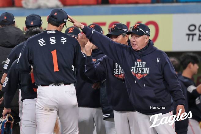 와이스를 왜 PO 5차전에 냈냐고?...KS에서 드러난 한화 불펜 민낯 [KS 포커스]