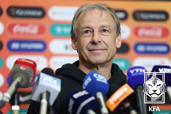 한국축구 역대급 '분노 유발+무능력자' 원하는 국대팀 있다?... 차기 행선지로 체코 대표팀 거론