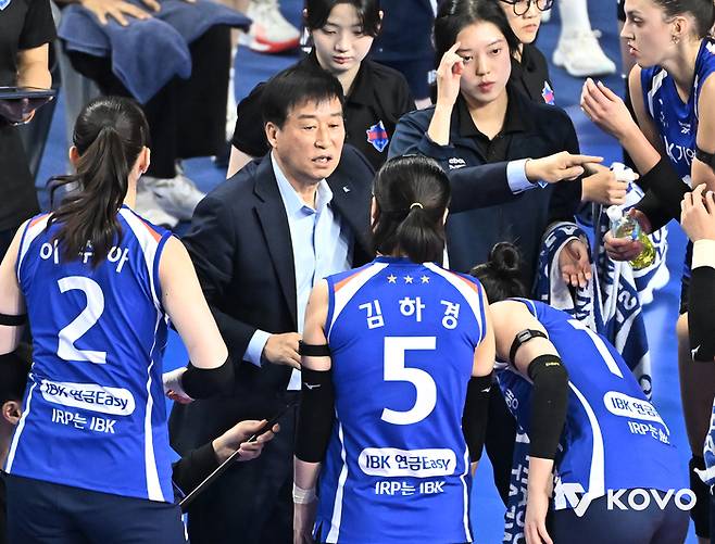 패배 속 비보 알린 김호철 감독 “이소영 어깨 삐끗, 시간 걸릴 듯”[현장인터뷰]