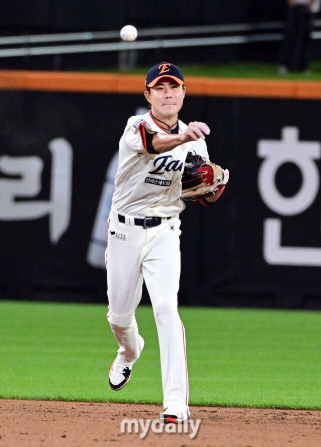 '이럴 수가' KS 통산 4할인데 결장→결장, 50억 유격수가 한화 라인업에서 사라졌다…3차전은 나올 수 있나