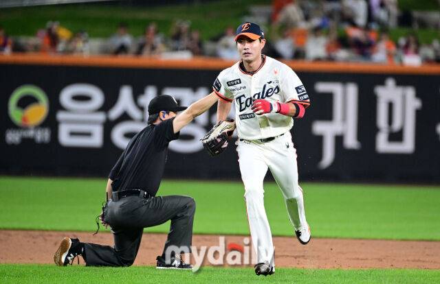 '이럴 수가' KS 통산 4할인데 결장→결장, 50억 유격수가 한화 라인업에서 사라졌다…3차전은 나올 수 있나