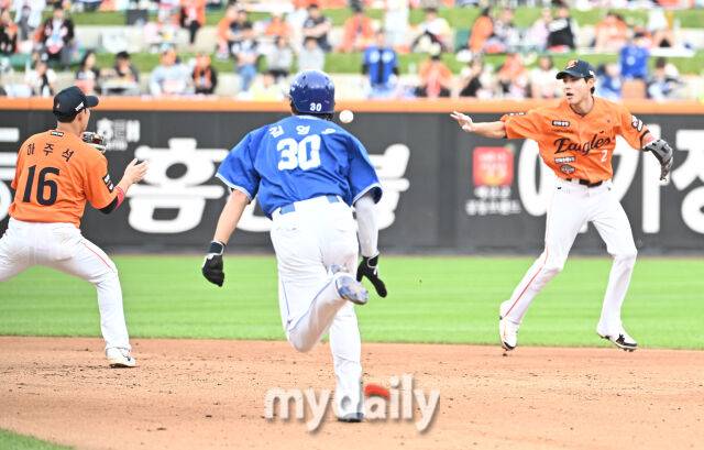 '이럴 수가' KS 통산 4할인데 결장→결장, 50억 유격수가 한화 라인업에서 사라졌다…3차전은 나올 수 있나