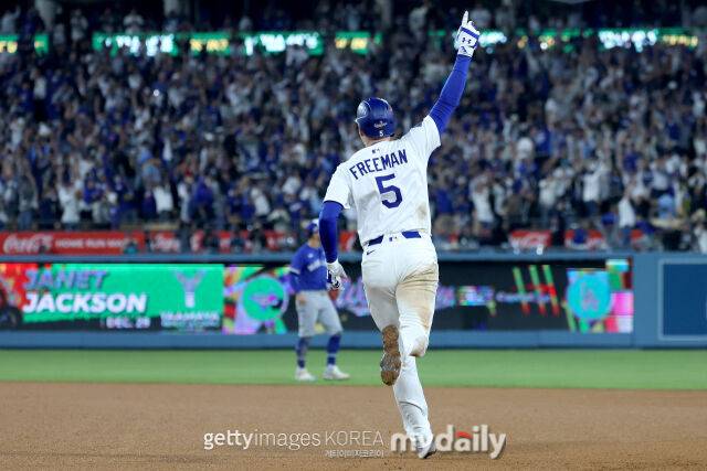 '와 최초' WS 끝내기 만루포→399분 혈투 마침표 홈런 실화인가, 영화로도 못 만든다…