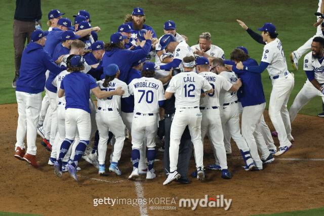 '와 최초' WS 끝내기 만루포→399분 혈투 마침표 홈런 실화인가, 영화로도 못 만든다…