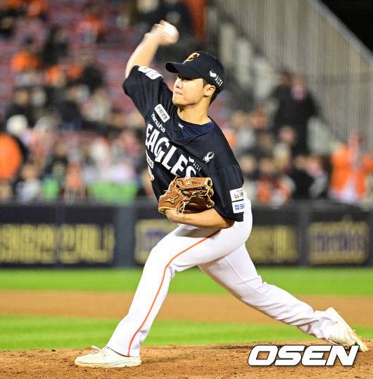 6점차 지고 있는데 왜 정우주가 나왔지? 한화 벤치 노림수는 이해되는데…결과는 실패, 연투로 핵심 카드 소모했다