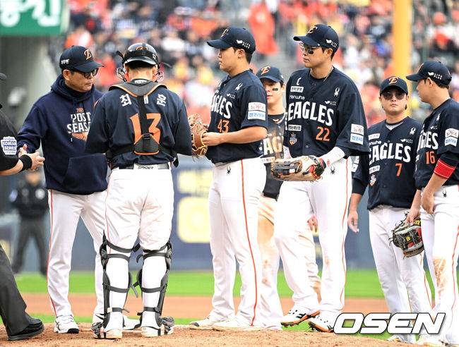 6점차 지고 있는데 왜 정우주가 나왔지? 한화 벤치 노림수는 이해되는데…결과는 실패, 연투로 핵심 카드 소모했다