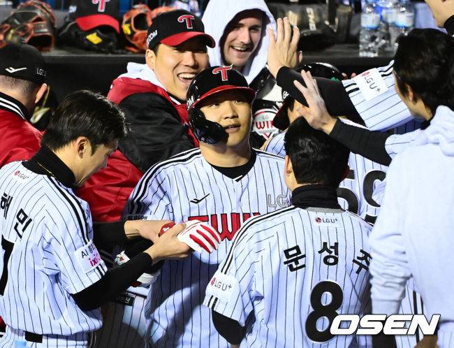 ‘타율 9푼’ 애물단지였는데, 어떻게 만화 같은 ‘.667’ 괴물 타자가 됐을까...한국시리즈 MVP 1순위