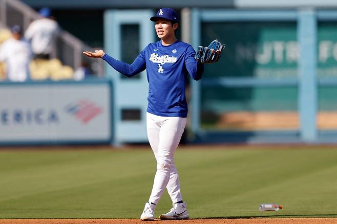 '김혜성 번트 실력, 로버츠는 몰랐나' 18이닝 경기에도 벤치만 달궜다...WS 출전은 꿈일 뿐인가