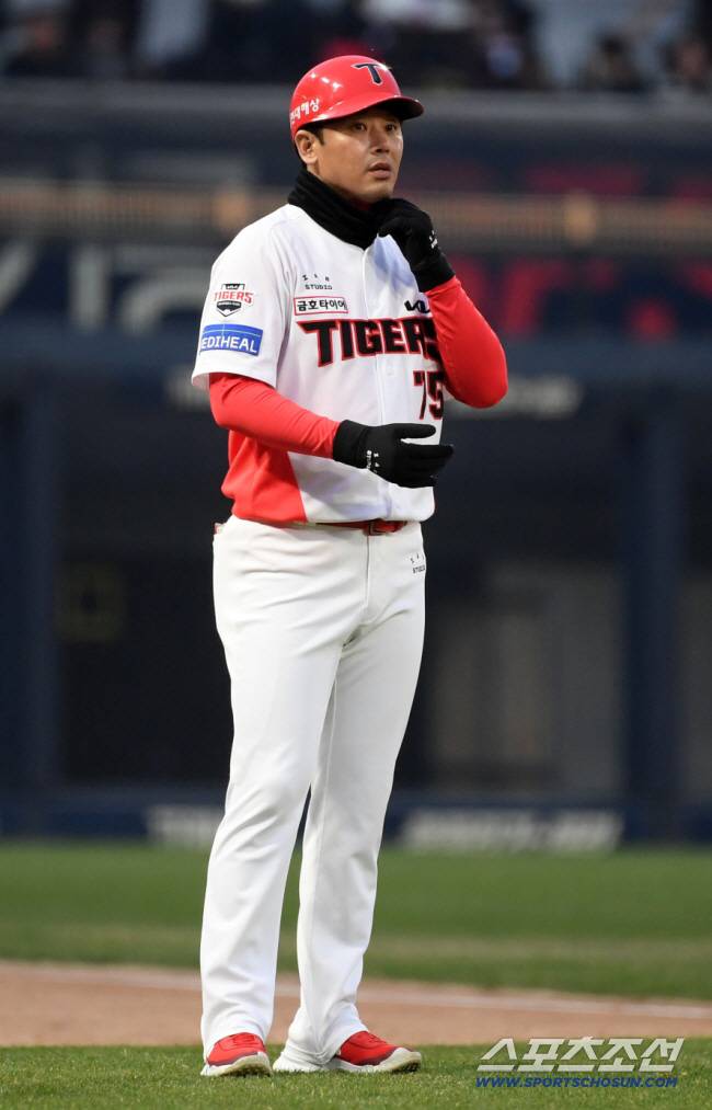 'PS 탈락' 롯데-KIA, 깜짝 트레이드 단행?…3루 풍경 달라진다