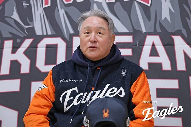 '한국시리즈 2연패' 한화 김경문 감독, '준우승 전문' 타이틀 벗을 수 있을까