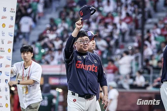 '한국시리즈 2연패' 한화 김경문 감독, '준우승 전문' 타이틀 벗을 수 있을까