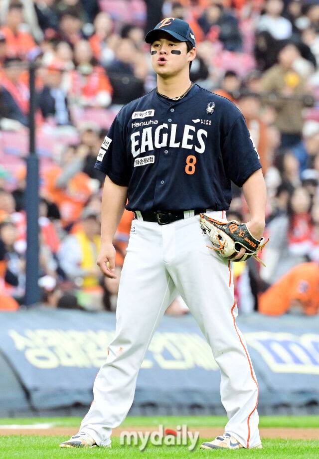 노시환 무려 1262⅓이닝에 17실책…김경문은 늘 4번타자의 3루수비 극찬, KS 2실책? 노코멘트 할 만했다