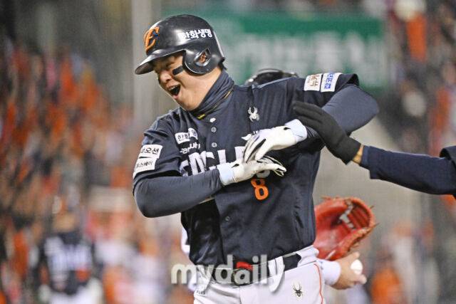 노시환 무려 1262⅓이닝에 17실책…김경문은 늘 4번타자의 3루수비 극찬, KS 2실책? 노코멘트 할 만했다