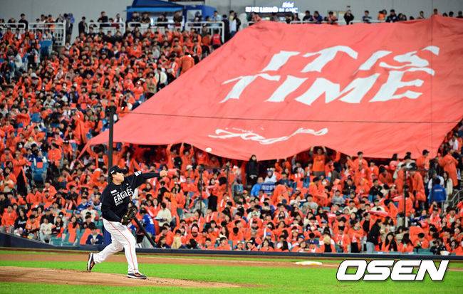 “남아 있는 우비가 없다” 왜 KS 3차전부터 ‘오렌지 물결’ 볼 수 없나