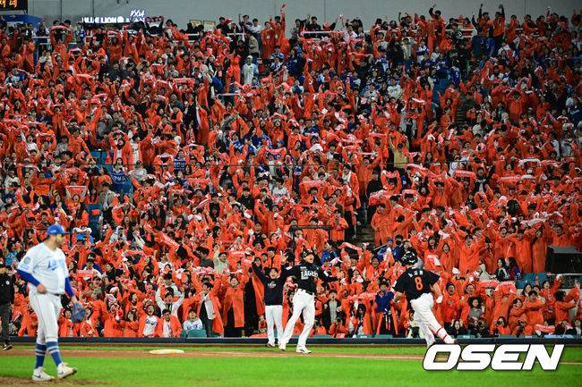 “남아 있는 우비가 없다” 왜 KS 3차전부터 ‘오렌지 물결’ 볼 수 없나