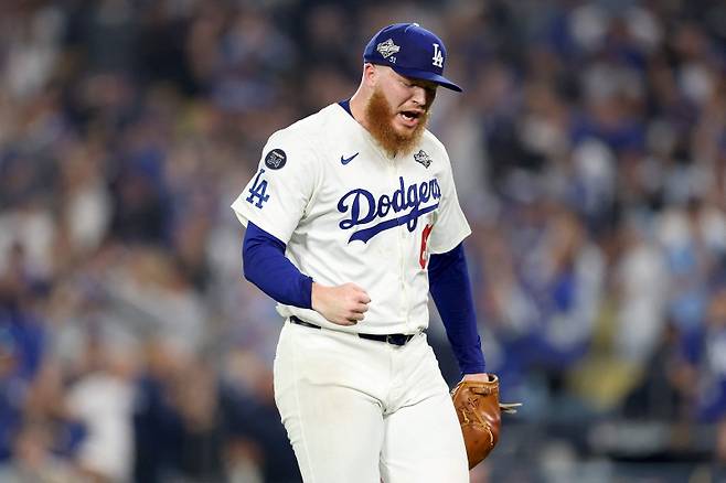 WS 3차전에서 72구 4이닝 무실점 '인생투'…축하 문자 500개+500개