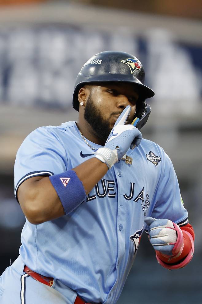 [WS4]'천재를 삼키는 괴물' 토론토 괴물타자 블게주, 야구천재 오타니 상대 역전 투런포 폭발