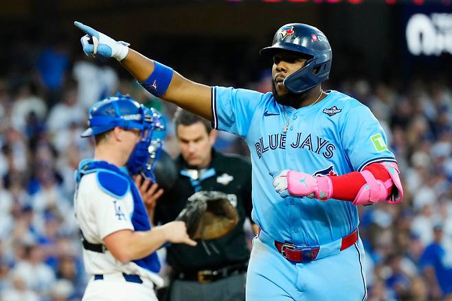 [WS4]'천재를 삼키는 괴물' 토론토 괴물타자 블게주, 야구천재 오타니 상대 역전 투런포 폭발