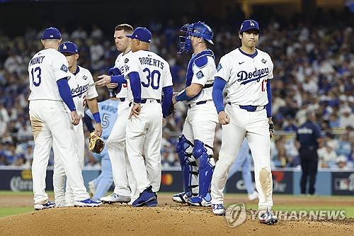 오타니 내려가마자 다저스 불펜 4실점 방화… 1-6 벌어져 [WS4]