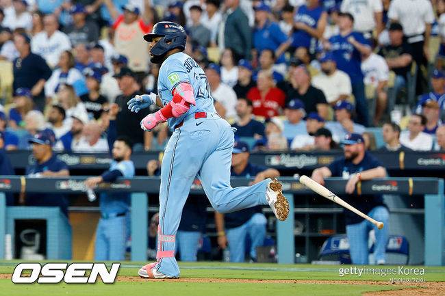 사이영상 30세 좌완의 역투+오타니 상대 역전포 블게주, 토론토의 반격 이끌다…'지친' 오타니 7회 투입→다저스 투수 교체 대실패 [WS4]