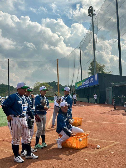 한화가 KS 한창 치르는 지금…레전드 김태균은 '한미일 교류전' 성사시켰다, 유소년 야구 육성에 진심 행보