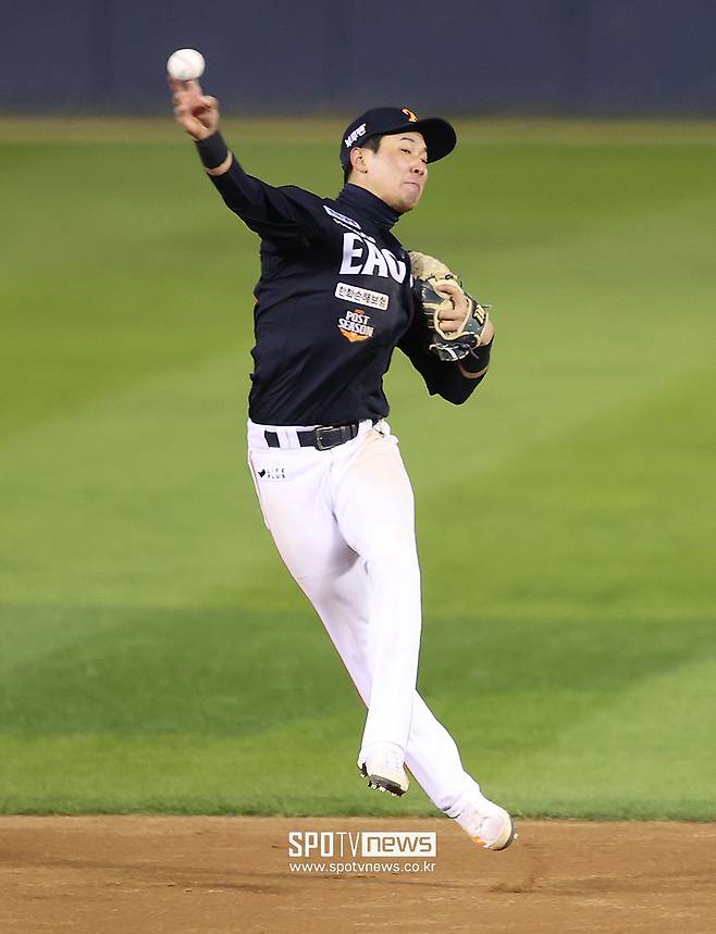 최강야구→한화행→3할 데뷔→KS 깜짝 1번 발탁…김경문 믿음에 보답, 위기의 독수리호 구할 적임자