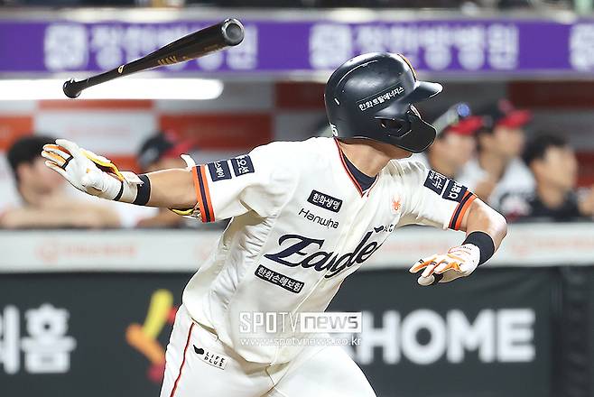 최강야구→한화행→3할 데뷔→KS 깜짝 1번 발탁…김경문 믿음에 보답, 위기의 독수리호 구할 적임자