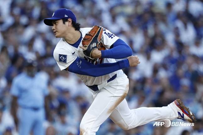 '오타니 왜 7회에도 올려서' 로버츠의 과욕, LAD 역전 기회도 놓쳤다... TOR 4차전 승리→시리즈 2승 2패 [WS]