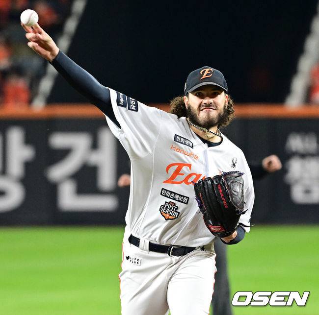 한화 3차전 라인업 발표, 이진영 첫 선발 출격…손주영 상대 .667 초강세, 2루수 황영묵→이도윤 선발 [KS3]