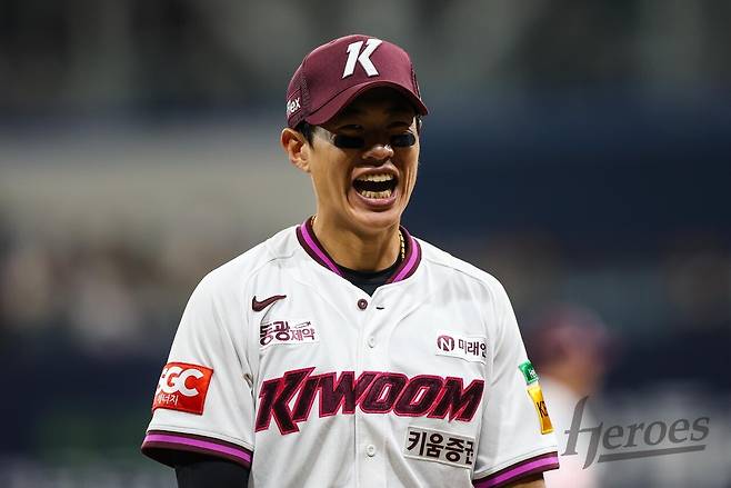 '대충격' 韓·日 야구 수준 차 이 정도였어? 송성문은 50위 밖, 동갑내기 3루수 오카모토는 1288억 잭팟 예상