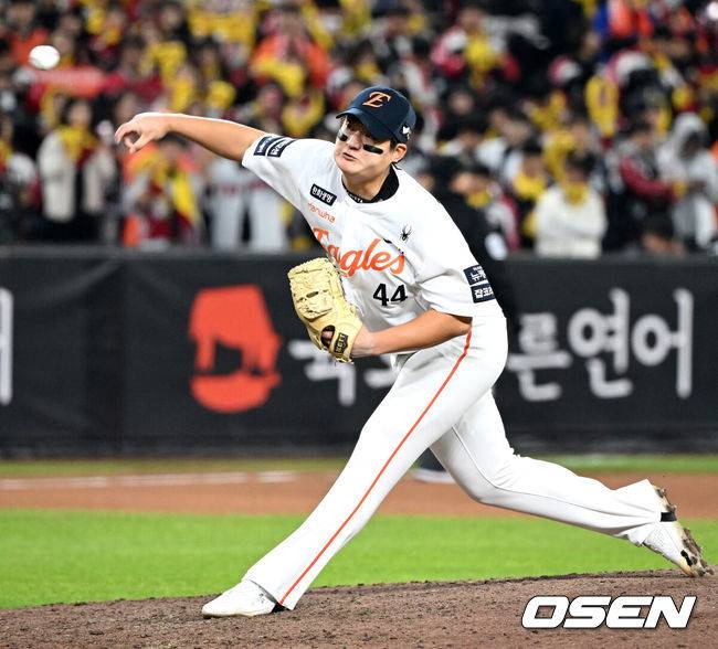 한화 19년 만에 KS 승리투수, 김서현이 될 줄이야…폭투로 치명적 점수 허용했지만, 무너지지 않고 버텼다 [KS3[