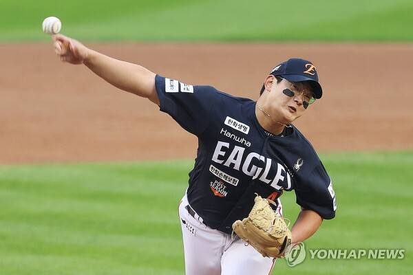 또 김서현, 이번엔 폭투… 이해가지 않는 김경문표 용병술, 또 실패했다[초점]