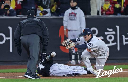 승리로 이어진 김승연 회장의 팬 사랑…한화, 대역전극으로 한국시리즈 19년만의 '첫 승'