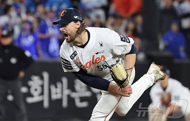 반격 성공 한화, 와이스 KS 4차전 선발…LG, 부상 회복 치리노스 맞불