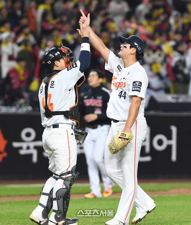 ‘짜릿한 역전승’ 볼파크 수놓은 ‘불꽃’…김승연 회장, 팬과 선수단에 감사 표시 [KS3]