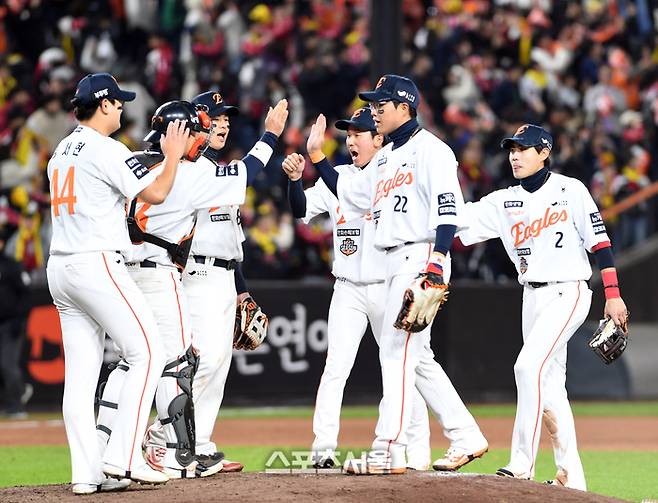 ‘짜릿한 역전승’ 볼파크 수놓은 ‘불꽃’…김승연 회장, 팬과 선수단에 감사 표시 [KS3]