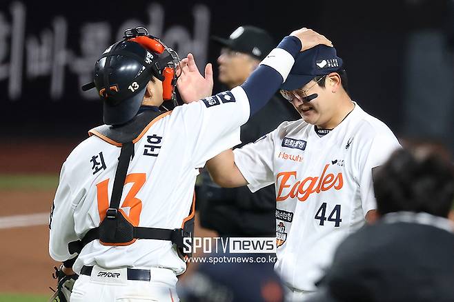 “많이 힘들었다” 김서현 참았던 눈물 터뜨렸다… 악몽 털어낸 승리, 가을은 지금부터 시작이다