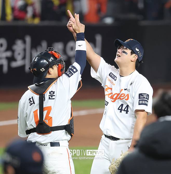 “많이 힘들었다” 김서현 참았던 눈물 터뜨렸다… 악몽 털어낸 승리, 가을은 지금부터 시작이다