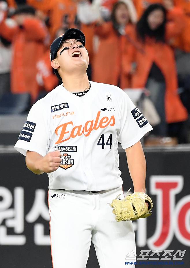 이렇게 극적일 수 있나. 우승 내준 홈런→PO 1차전 9회 홈런→PO 4차전 동점 홈런→KS 19년만 승리투수. 끝내 눈물 흘린 21세 마무리[KS 인터뷰]