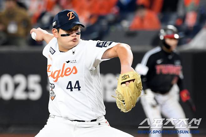 이렇게 극적일 수 있나. 우승 내준 홈런→PO 1차전 9회 홈런→PO 4차전 동점 홈런→KS 19년만 승리투수. 끝내 눈물 흘린 21세 마무리[KS 인터뷰]